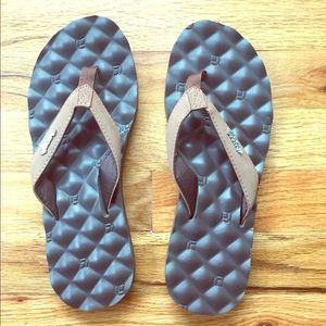 Reef dreams flip flops in brown